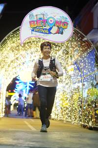 BIB: 926, 5536
                            <button type="button" onclick="openModal(21830365)" class="btn btn-primary btn-sm float-right btn-popup" data-toggle="modal" data-target=".modal-high-quality">
                        <i class="fas fa-shopping-cart"></i> Add to Cart
                    </button>
                                            <button type="button" onclick="isThisMe(21830365, true)" class="btn btn-success btn-sm float-right btn-popup btn-isme hidden" data-toggle="tooltip" data-placement="bottom" title="นี่คือรูปของคุณใช่ไหม คลิกที่นี่เพื่อเอาเข้าอัลบั้ม">
                        <i class="fas fa-plus"></i> Add to album
                    </button>
                    <button type="button" onclick="isThisMe(21830365, false)" class="btn btn-warning btn-sm float-right btn-popup btn-isnotme hidden">
                        <i class="fas fa-ban"></i> Remove from album
                    </button>